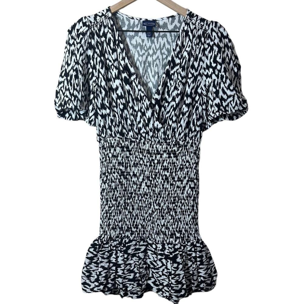 Scoop Women's Black and White Printed Smocked Dress Size Medium Short‎ Sleeve